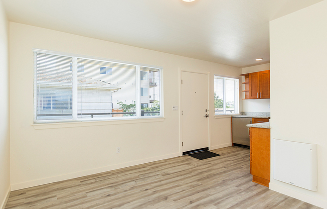 Back Nine Apartments - Located on the west slope of Queen Anne