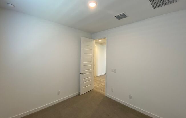 5 beds, 3 baths, $2,745