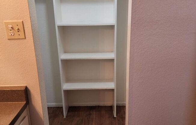 Studio, 1 bath, 370 sqft, $999, Unit 54