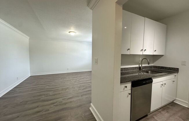 2 beds, 2 baths, 900 sqft, $1,995, Unit 302