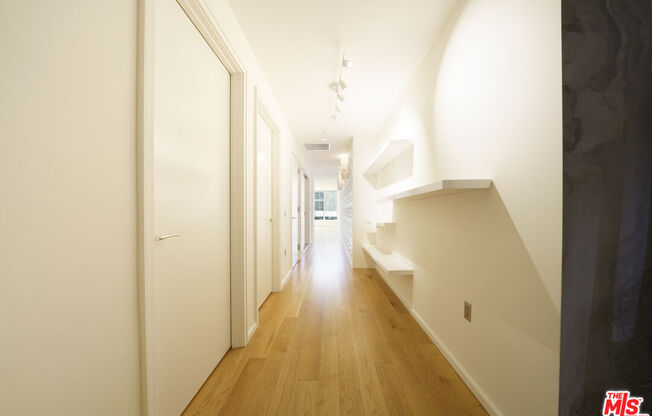 1 bed, 1.8 baths, 1,400 sqft, $3,990, Unit 817