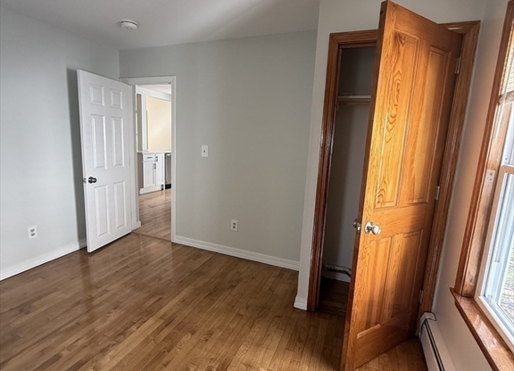 3 beds, 1 bath, 1,200 sqft, $3,200, Unit 2