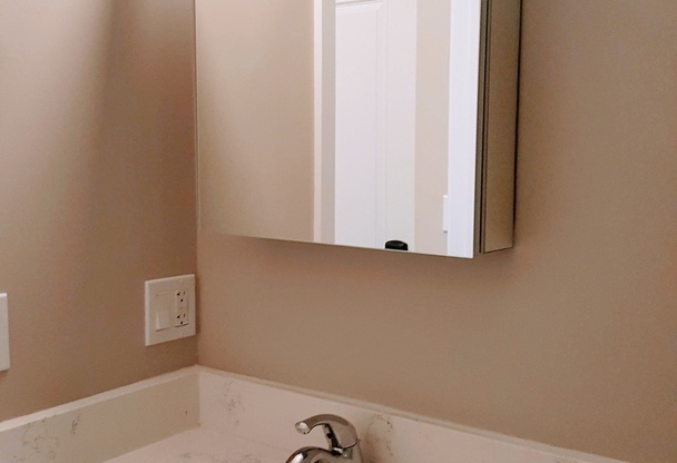 Studio, 1 bath, $1,200, Unit 320