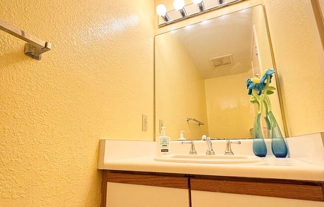 2 beds, 1.5 baths, $3,300, Unit # #C 12 NUUANU STREAMSIDE