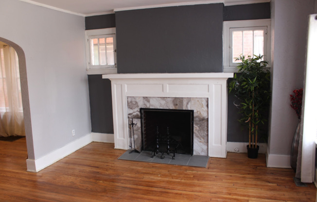 Perfect, first floor two bedroom flat great neighborhood