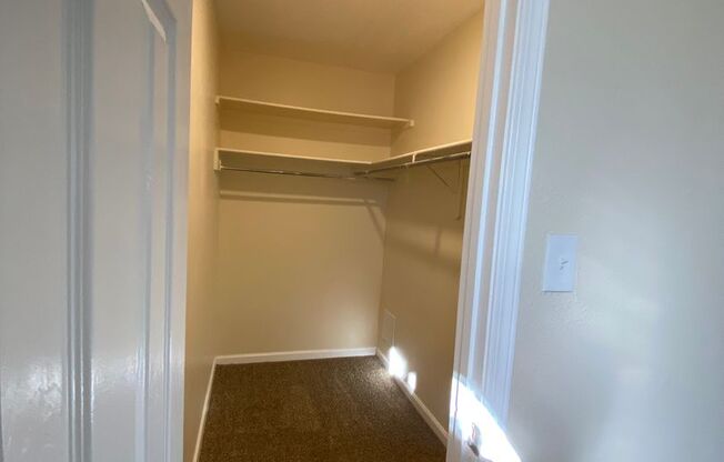 1 bed, 1 bath, 600 sqft, $999, Unit 3620 Crest Ave -H