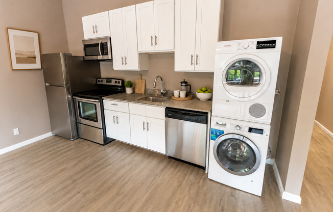 2 beds, 2 baths, 815 sqft, $1,295, Unit 206