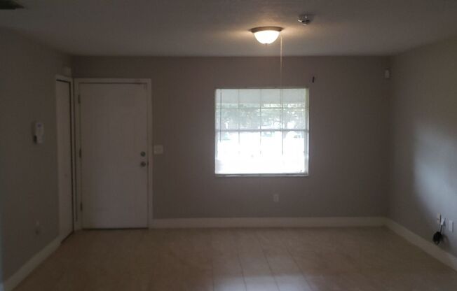 NICE, LARGE (SOLAR POWERED!)   4 BED / 2 BATH / 1 CAR GARAGE / POOL!  (ORLANDO WEST)