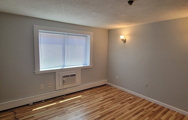 2 beds, 1 bath, 1,000 sqft, $2,350, Unit 0