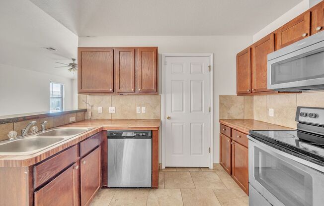 3 beds, 1 bath, $1,650