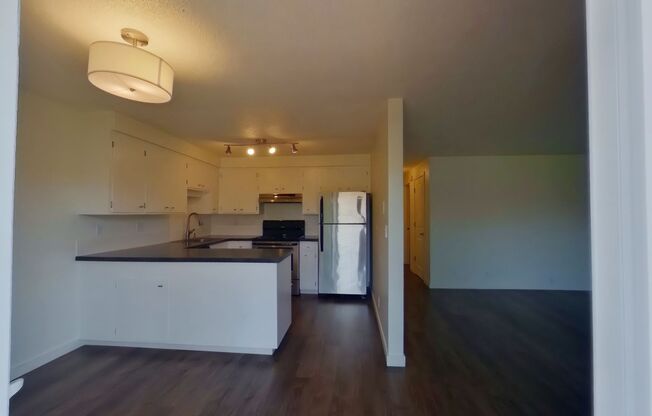 2 beds, 1.5 baths, 1,027 sqft, $1,625, Unit #10