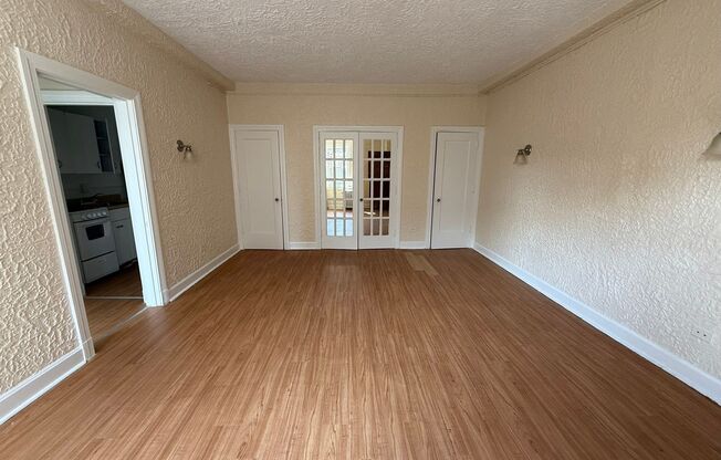 Studio, 1 bath, 308 sqft, $1,175, Unit Bayard Manor 301