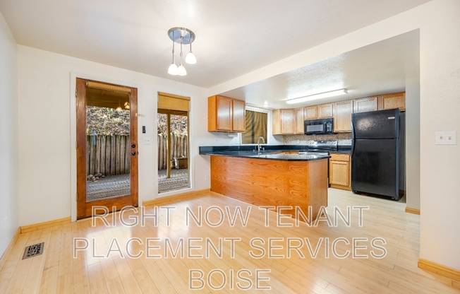 1760 WOODBRIDGE LN