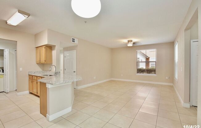 Beautiful 3/2 Spacious Condo with Lawn Care Included in the Desirable Gated Community Fountains at MetroWest - Orlando!