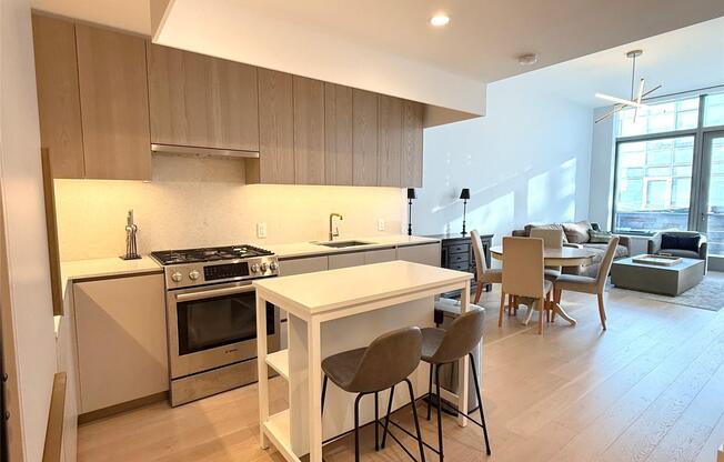 1 bed, 1 bath, 701 sqft, $5,000, Unit 533