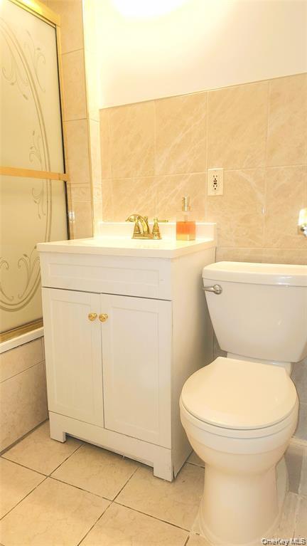 2 beds, 1 bath, 2,332 sqft, $3,000