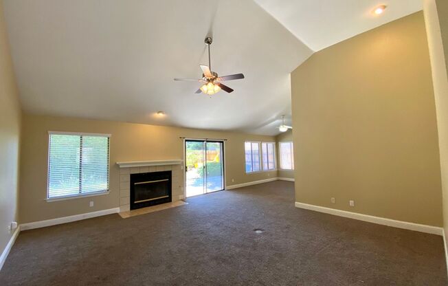$2,295 Bullard & Fowler, 3 Bedroom - Amber Ave, Clovis