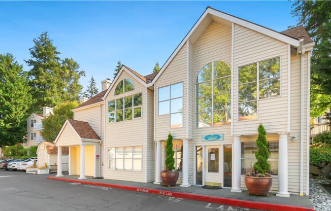 2 beds, 2 baths, $2,950, Unit # 202