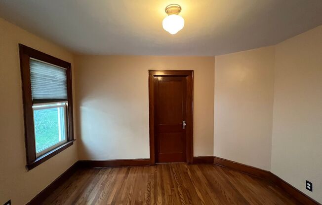 2 beds, 1 bath, $1,400, Unit Floor 1