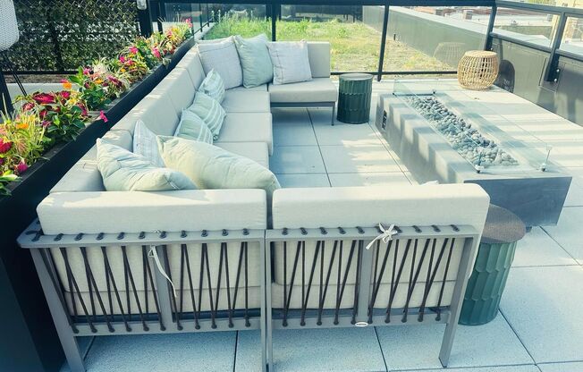 1 bed, 1 bath, 734 sqft, $2,595, Unit 318