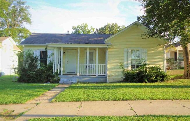 Cute house in established neighborhood