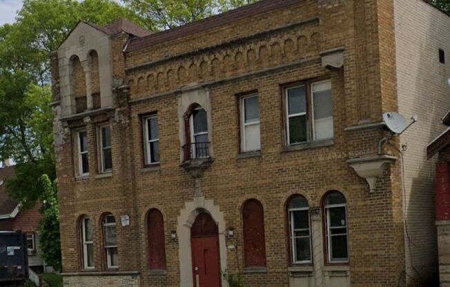 1-Bedroom Apartment on 2nd Floor with Heat Included – $700/Month