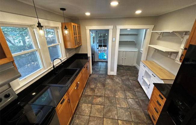 4303 N 10 ST