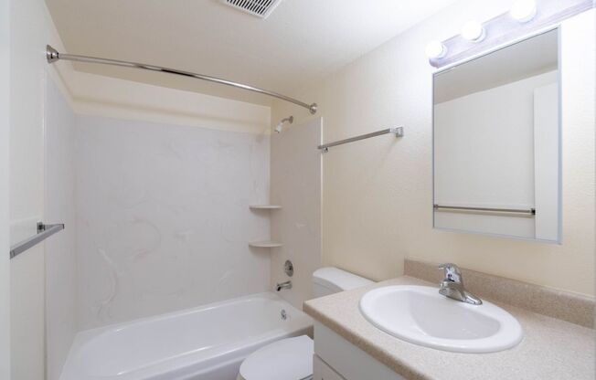 2 beds, 1 bath, 830 sqft, $1,550, Unit F2