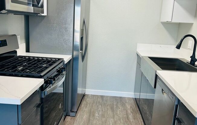 Park Apartments-Beautiful recently renovated