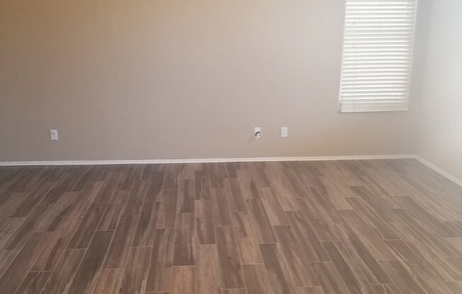 Beautiful spacious 3 b 2 bth 1834 sq ft home