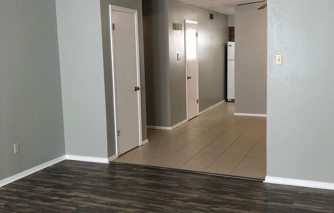 2 beds, 1 bath, 1,078 sqft, $850, Unit Unit B