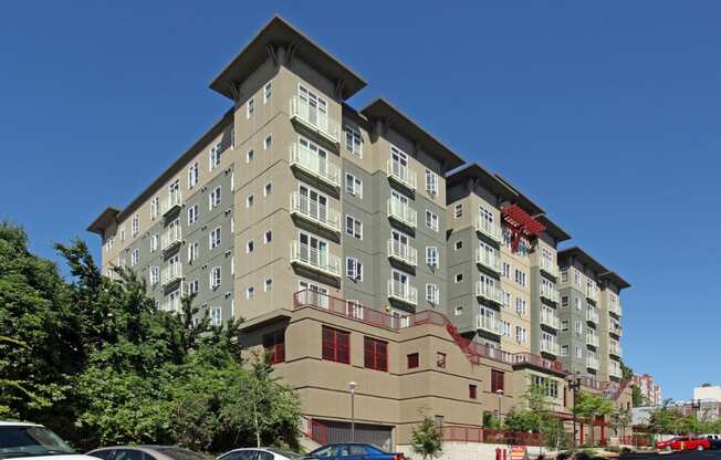 a large apartment building on a city street