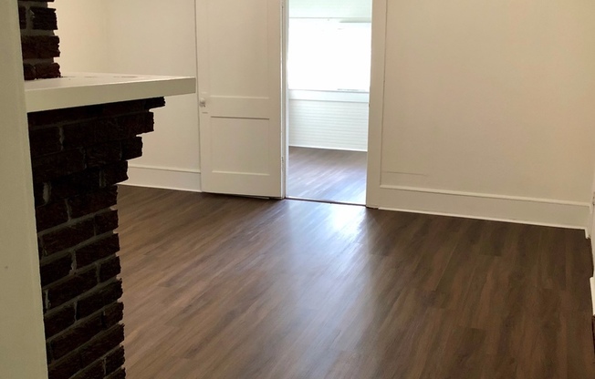 1 bed, 1 bath, 450 sqft, $995, Unit 4
