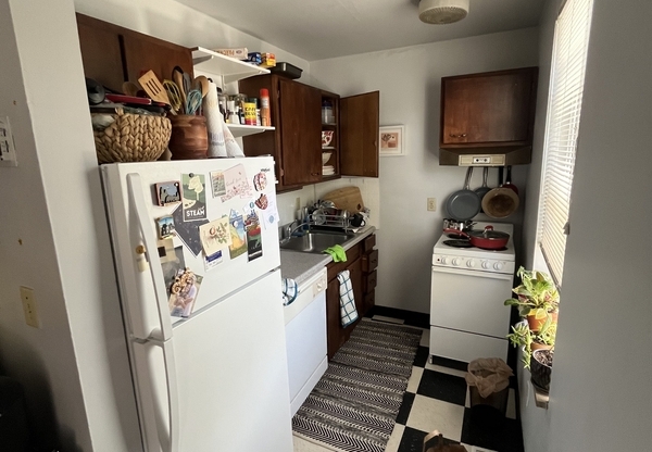 156 W 8 AVE