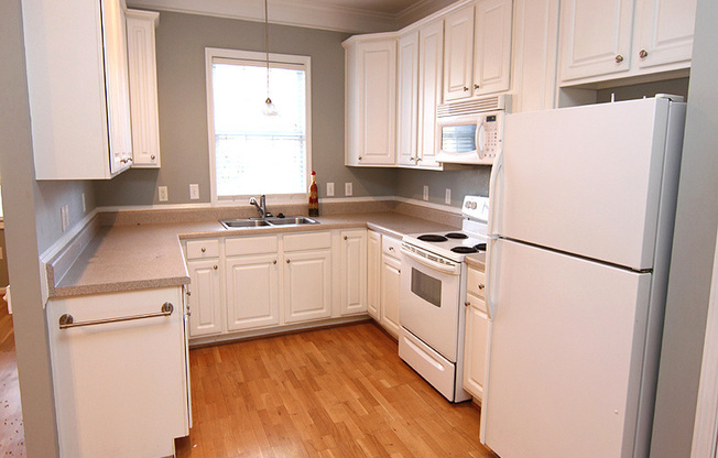 2 Bedroom Townhome with Loft & One Car Garage