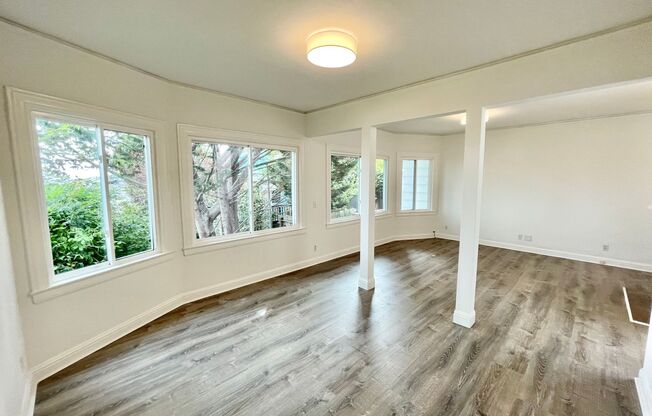 Bernal Hts. 2Br/1.5Ba Home w/Fab City Views, Deck, Hot Tub, Garage! PROGRESSIVE