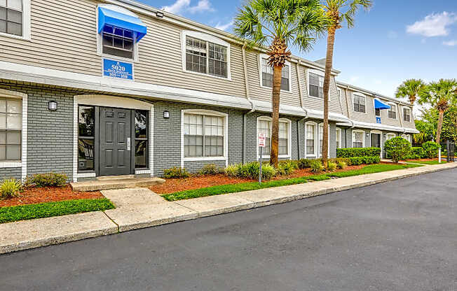 Garages Available at The Park at Chesterfield Apartment Homes, Tampa, FL