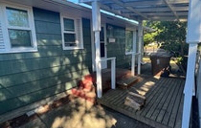 2 beds, 1 bath, $2,350