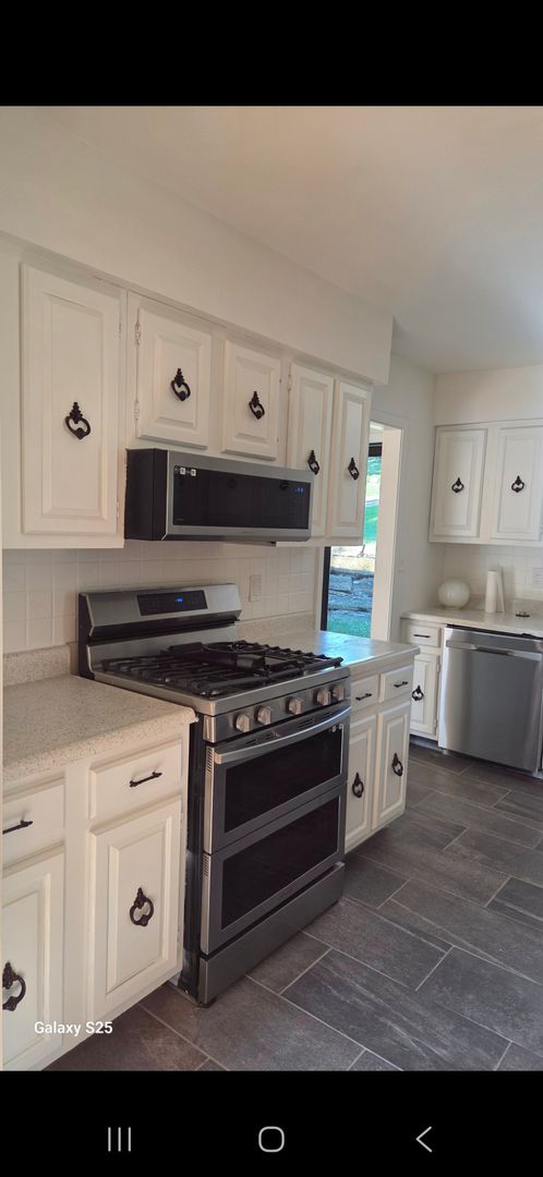 3 beds, 2 baths, 1,220 sqft, $2,350, Unit 7911 NW Westside Drive