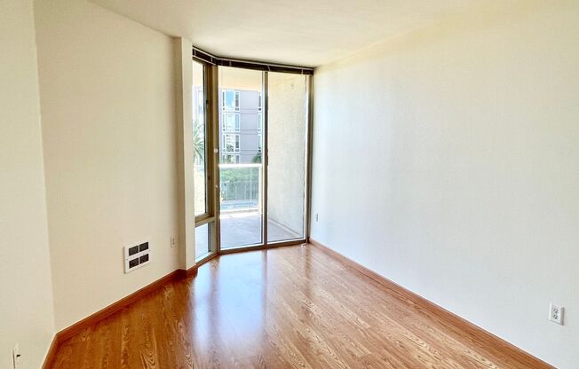 2 beds, 2 baths, $5,800, Unit Unit 520