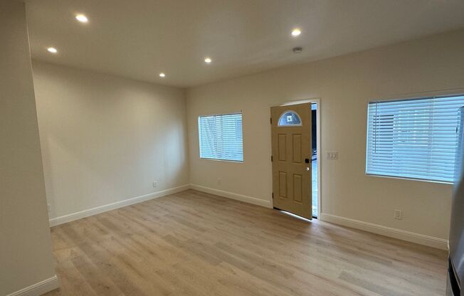 Studio, 1 bath, 300 sqft, $1,912, Unit 6612 Telegraph Ave