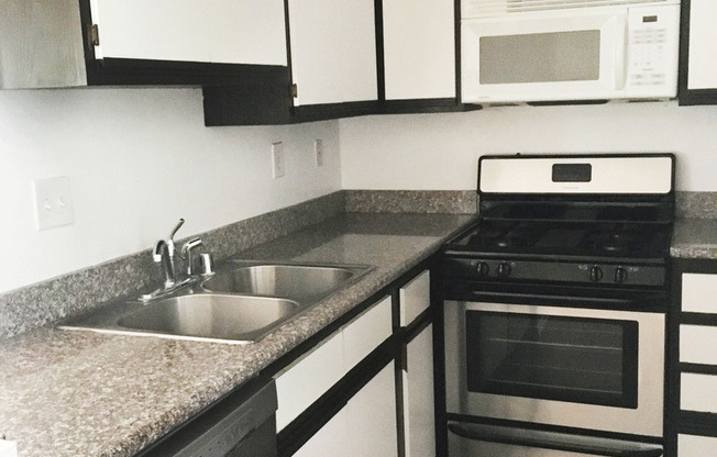 2 beds, 2 baths, 1,000 sqft, $2,654, Unit 213