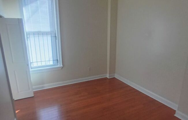 3 beds, 1 bath, $1,850, Unit 1