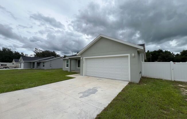 BEAUTIFUL 3 Bedroom, 2 Bathroom Home in Ocklawaha!!