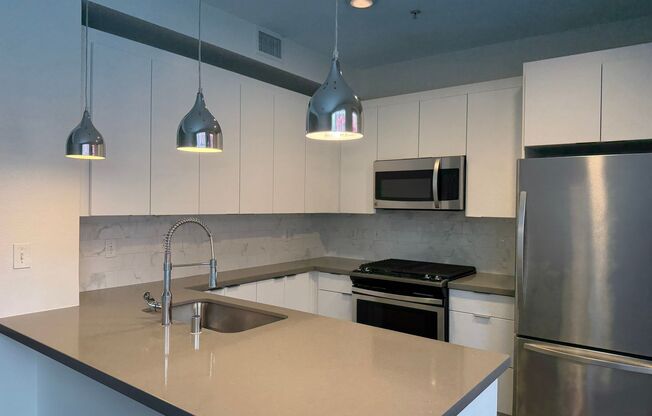 Studio, 1 bath, 638 sqft, $2,475, Unit 218