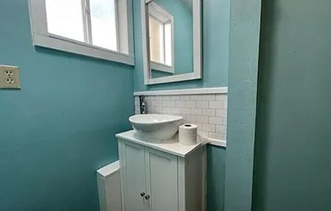 Spacious 2 Bedroom / 2 Bathroom Apartment in the Heart of Ocean Park – Available Now!