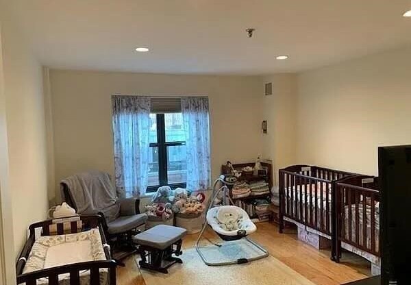 2 beds, 2 baths, 1,100 sqft, $4,900, Unit 6E