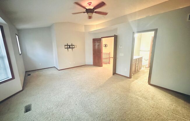 3 beds, 2.5 baths, $2,195, Unit UNIT D