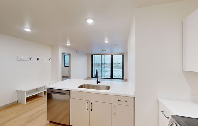 2 beds, 1 bath, 890 sqft, $1,180, Unit 1121-100