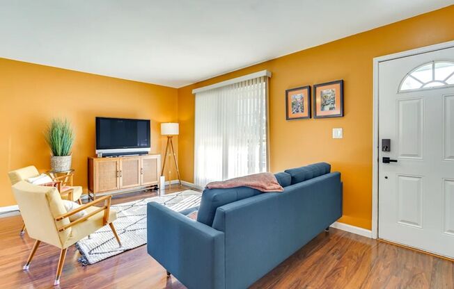 2 beds, 1 bath, $1,300